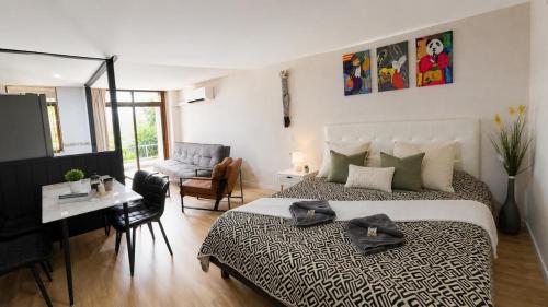Nogalera Living Comfort Studio, in the heart of Torremolinos near the beach and train station Seasonal pools by NAMASTE ELITE
