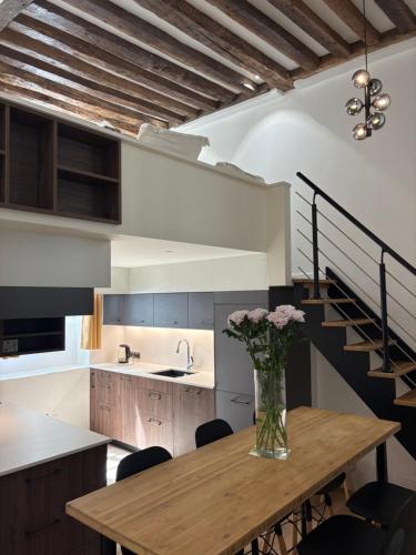 Private Entrance Designer Loft Place des Vosges