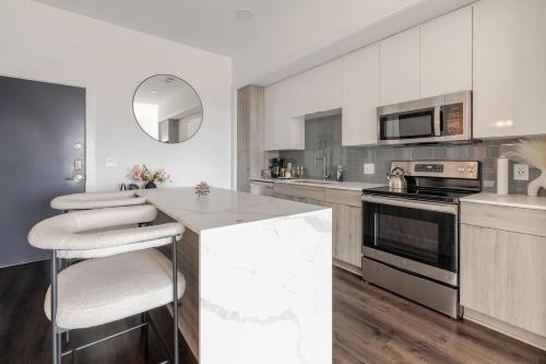 Konyha, Beautiful and Cozy Peachtree Penthouse in Ansley Park