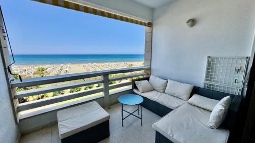 Sea View Suite in Makenzy in شاطئ كاستيلا