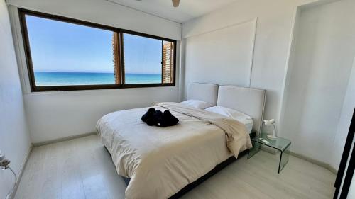 Sea View Suite in Makenzy in شاطئ كاستيلا