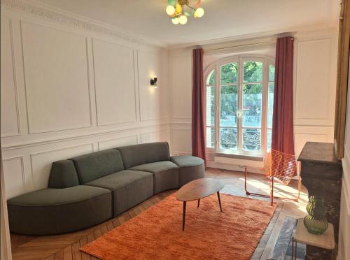 Élégant appartement typique Parisien haussmannien de 106 m2 Bassin de la Villette