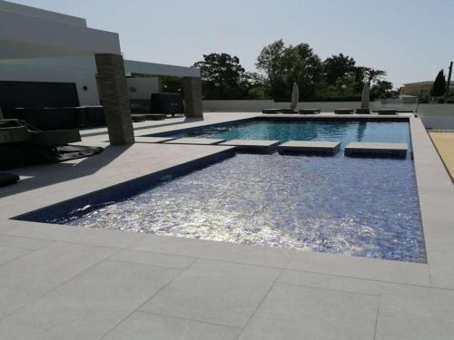 Contemporary Carvoeiro Villa 4 Bedrooms Villa Bonita Balcony Sea Views - image 2