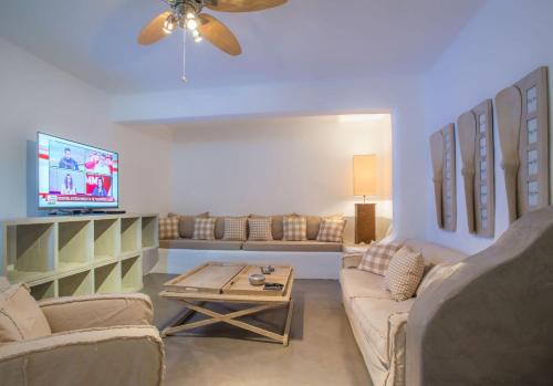 Luxury Paros Villas De Luxe Villa 4 Bedrooms Sea View & Sea Access - image 4