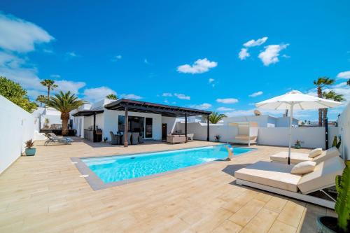 Beautiful Puerto Del Carmen Villa 3 Bedrooms Villa Crystal Private Pool