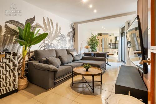 Siena Suite - Modern Apartment with Terrace, Parking and Swimming Pool