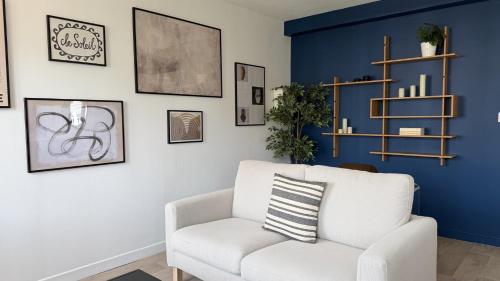 One-bedroom apartment close to the city center.