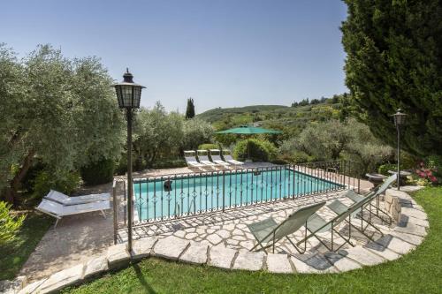 Villa Terrarossa with Pool in the Vineyard in Mezzane Di Sotto