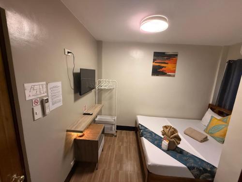 Mongki's Pension House Room Type - Deluxe King Room