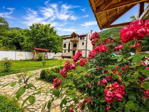 Meghoo Guest House in Kalavana