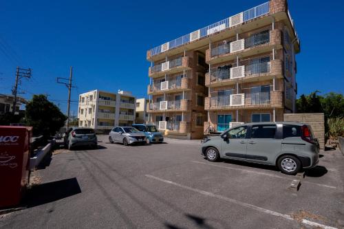 Unterkunft von außen, Hotel Sunset ZANPA ホテルサンセット残波 in Yomitan