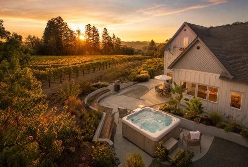 Private Vineyard Retreat with Hot Tub