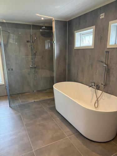 Spacious vacation home in Kvalnes