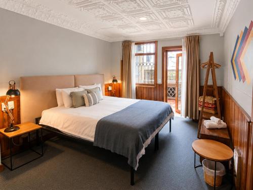 Cavi Rooms 204