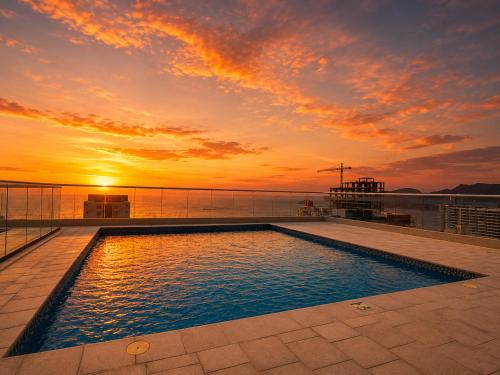 Modern apt in salguero, jacuzzi & sea views