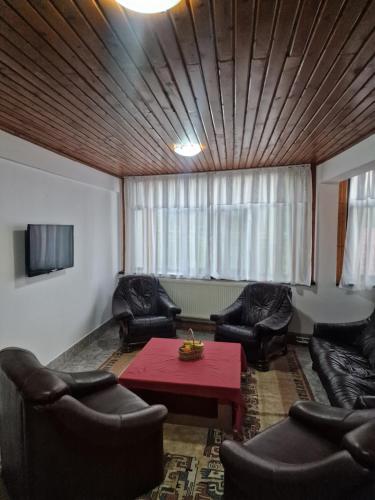 المرافق, Casa Ursilor in بريديل