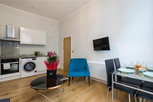 Market Street Apartments - City Centre Modern 1bedroom Apartments with NEW WIFI and Very Close to Tram