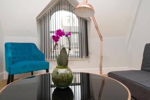 Market Street Apartments - City Centre Modern 1bedroom Apartments with NEW WIFI and Very Close to Tram