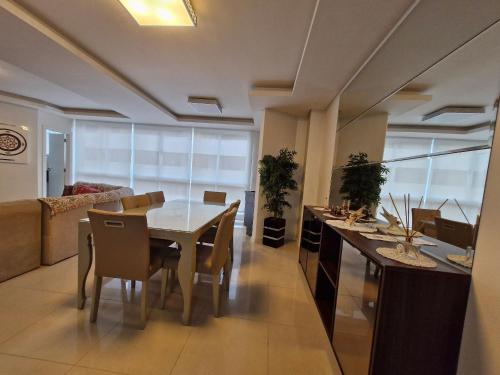 Apartment with 3 suites 200 meters from the sea! - image 3