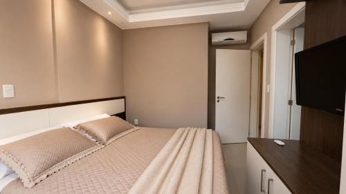 Las Vegas Building 100 meters from the beach! - image 3