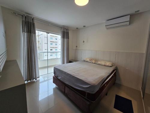 Apartment with 3 suites! - image 5