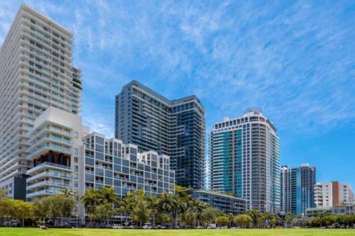 Quiet & Centrally Located House - Private Parking, Laundry And Storage For Luggage - Miami