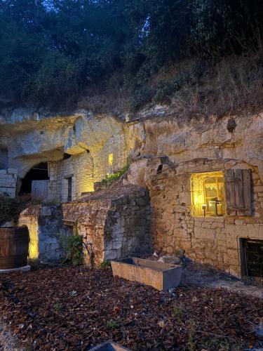 La vallée des grottes (La vallee des grottes) in Candes-Saint-Martin
