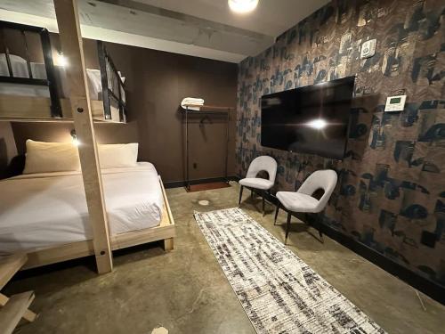 A12 Justify B01 Suite - image 2