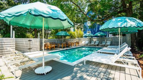 The Iris, Charleston
