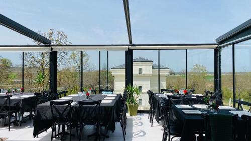 Restorāns, The Reference Club Restaurant & Referans Konaklama in Çeşmekolu