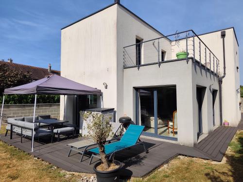 grande maison entière de 120m2 (grande maison entiere de 120m2) in Epron (Lower Normandy)