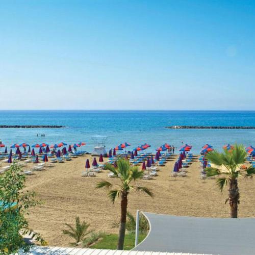 Strand, Olive Grove Apartments in Píla
