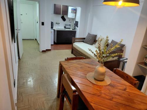 Moderno dos ambientes con aire Juan B Justo Cuatro Plazas