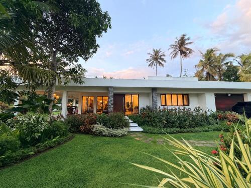 Private 4BR Villa Near Kabalana Beach Sleeps 8 - image 3