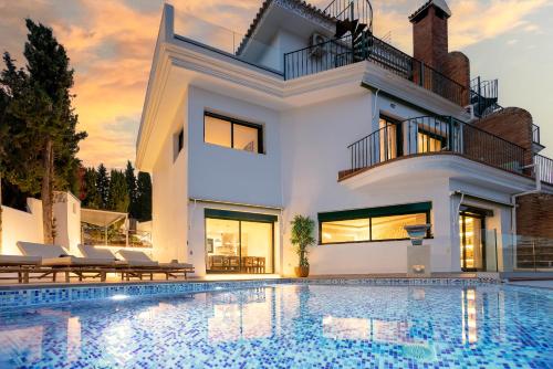Luxury villa with sea views - heated pool