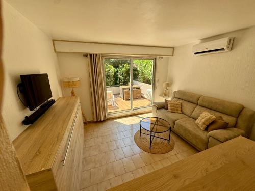 Studio avec terrasse, 150m de la plage