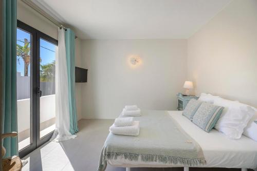 Can Malvinas - Modern Villa with sea views - Tap to explore photos