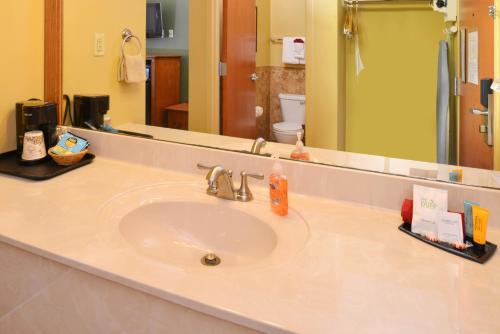 Country Hearth Inn & Suites Edwardsville in Edwardsville, USA