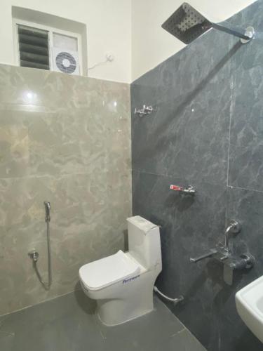 Luxury 2BHK Penthouse Manikonda 2 ACs Brand New - image 3