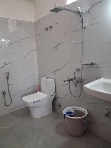Luxury 2BHK Penthouse Manikonda 2 ACs Brand New - image 2
