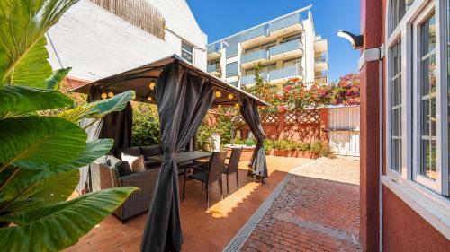 A szálláshely kívülről, Vila Olivença (Vila Olivenca) in Costa da Caparica
