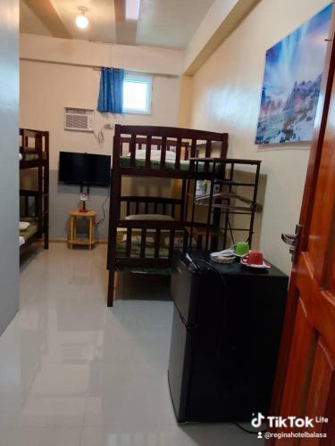 Regina Hotel Room Type - Family Room with Private Bathroom