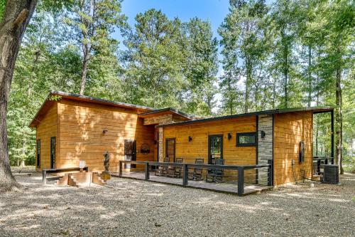 Hike, Soak & Play! Luxe Broken Bow Escape
