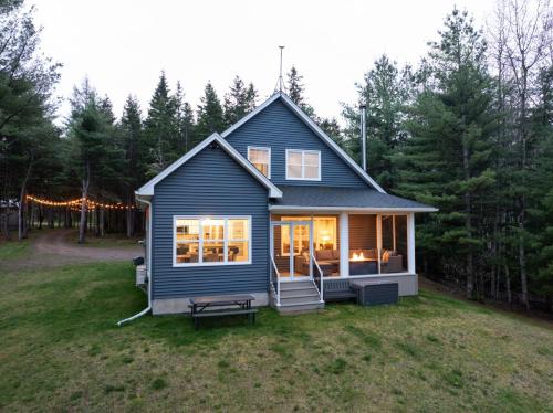 Waterfront | Wood Fireplace | Pet Friendly