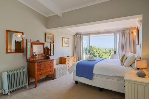 Family & Pet Friendly Sea Views Grotto Beach - image 5