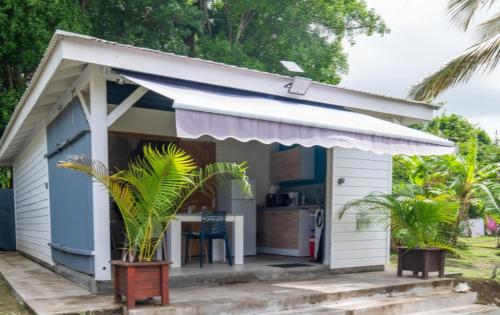 Papillon Sainte-Anne Bungalow, Guadeloupe in บัว โฌลอง
