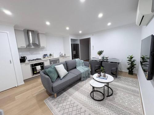 Cozy and stylish 2BR Granny Flat 500m Walk to shop
