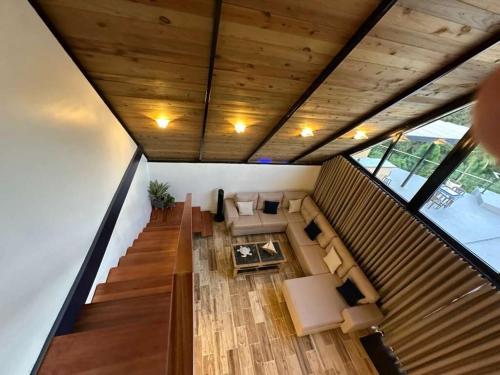 Alpine River Cabin with direct access to the river in Pinalito