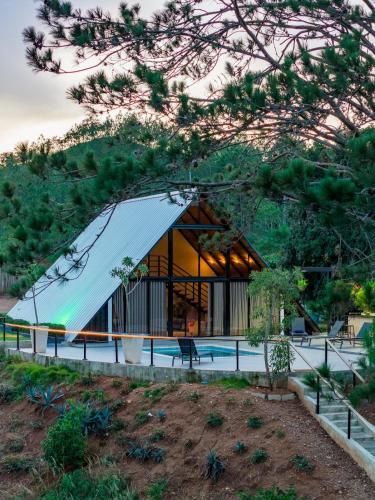 Alpine River Cabin with direct access to the river in Pinalito