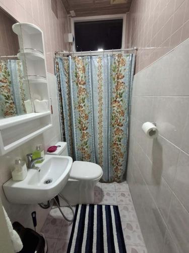 Spacious House with wide Parking Area and Lawn at Damosa Lanang, Davao (foto 3)
